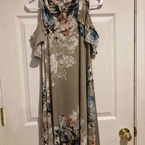 Bellamie Floral Ruffle Cut-out Sleeve Dress - Picture 7 of 7